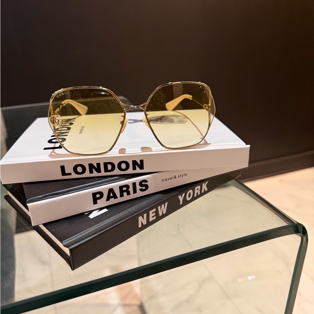 Authentic Gucci Geometric Oversized Frame Sunglasses - Picture 5 of 7